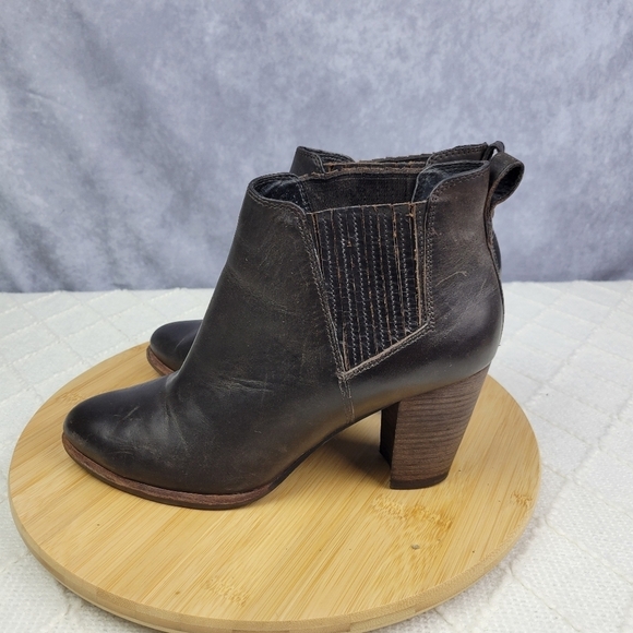 UGG Brown Nubuck Leather Chelsea Lined Booties boots size 9.5 - Picture 1 of 11